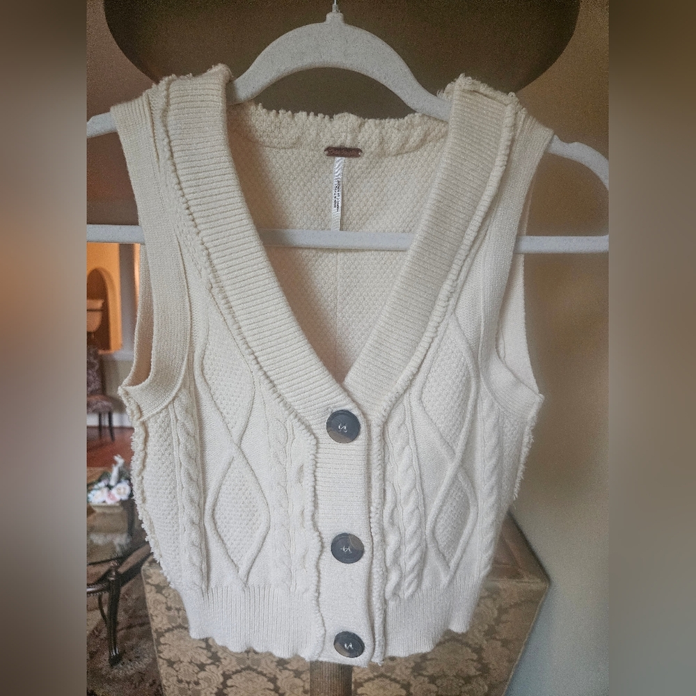 NWOT Free People Denson Cream Cable Cropped V-Neck Sweater Vest - Picture 3 of 16